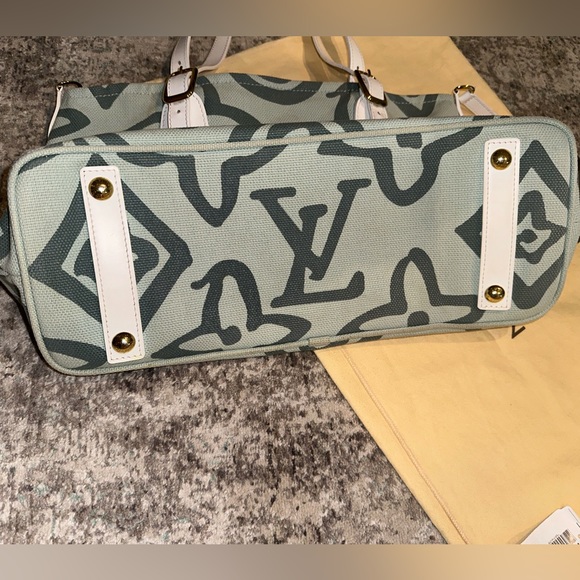 Preowned Louis Vuitton Tahitienne Limited Edition Tote - Picture 4 of 15
